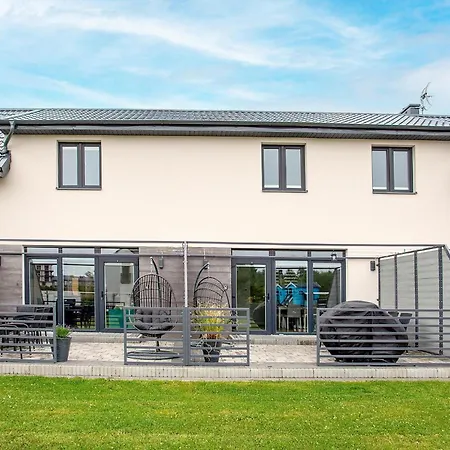 2 Bedroom Awesome In Jastrzebia Gora