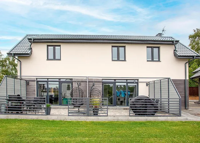 2 Bedroom Awesome In Jastrzębia Góra